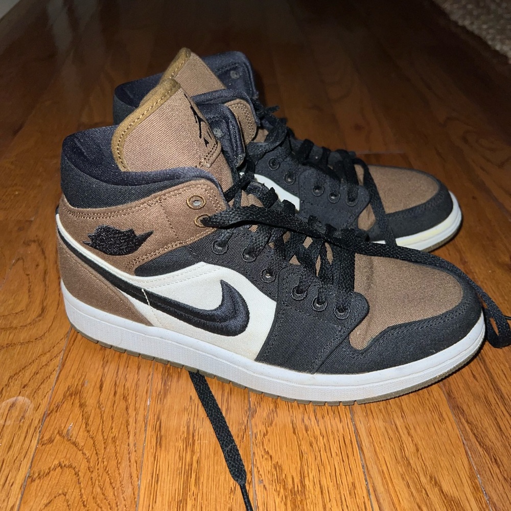 Air Jordan 1 Mid SE